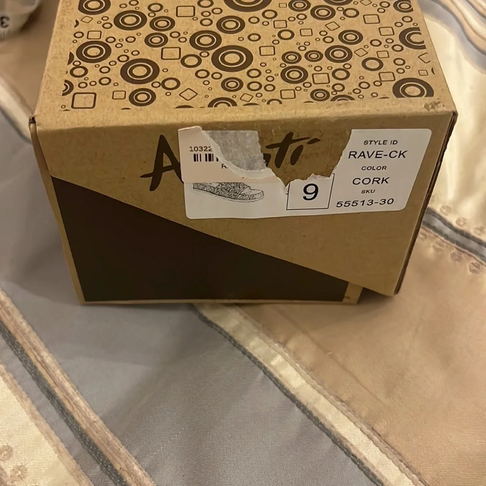 👟👠Avanti Sandals  with nice cushion very comfy and enough sparkle size 9 - Picture 4 of 6